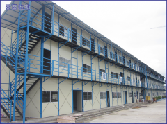 <b>活動(dòng)板房應(yīng)注意防風(fēng)，重量輕結(jié)構(gòu)簡(jiǎn)單</b>